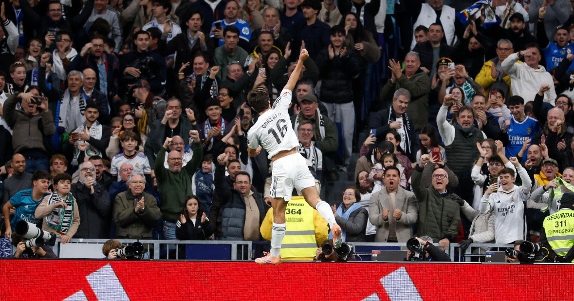 Celebración del gol de Gonzalo García