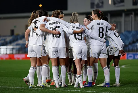 Real Madrid Femenino celebrando la victoria ante el Paris FC